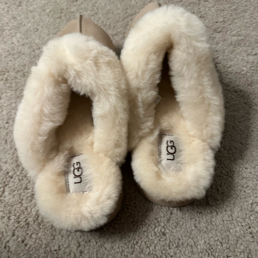 UGG - Picture 2 of 4
